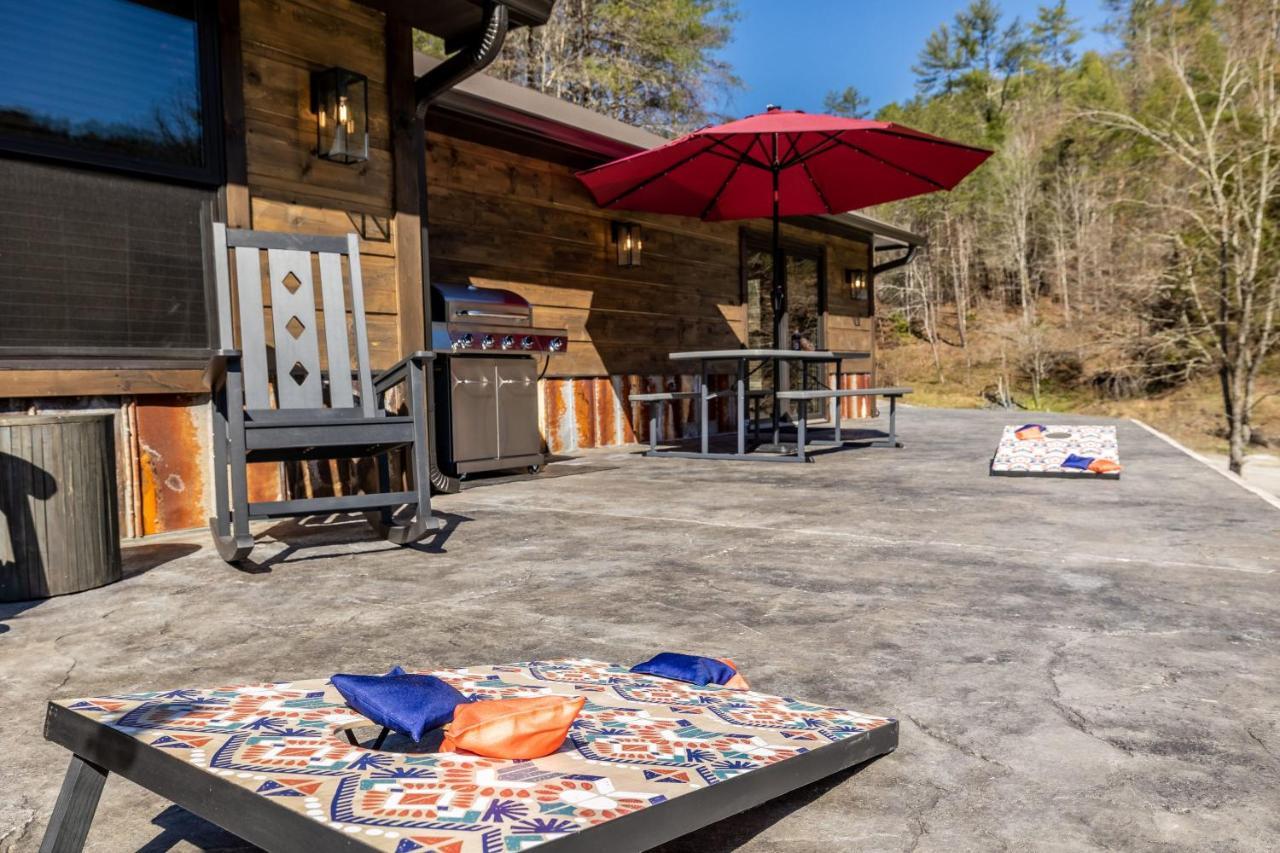 New Rustic Luxe Cabin Billiards Spa Near Gsmnp Townsend Exterior foto
