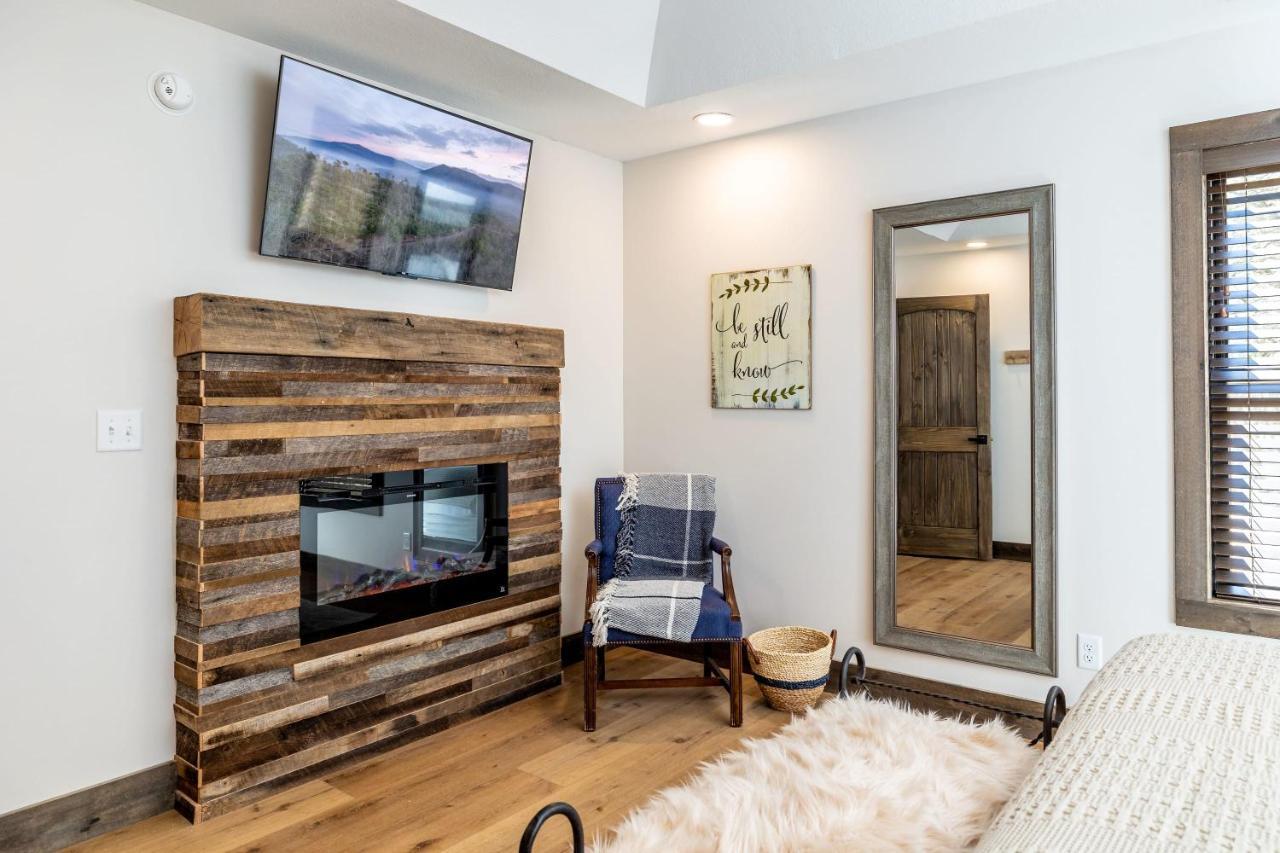 New Rustic Luxe Cabin Billiards Spa Near Gsmnp Townsend Exterior foto