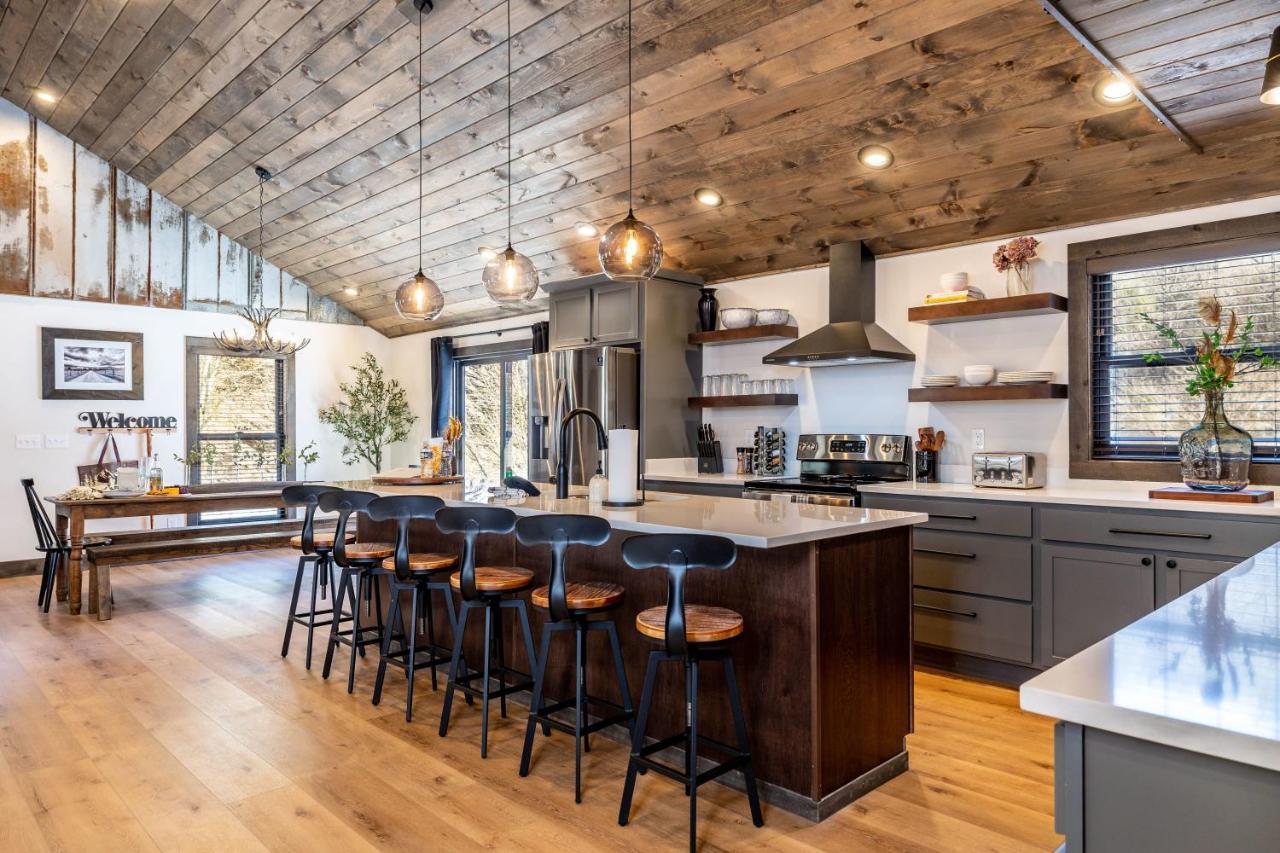 New Rustic Luxe Cabin Billiards Spa Near Gsmnp Townsend Exterior foto